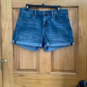 Old Navy Jean Shorts - Size 10, Medium Wash - Boyfriend Fit for Effortless Style